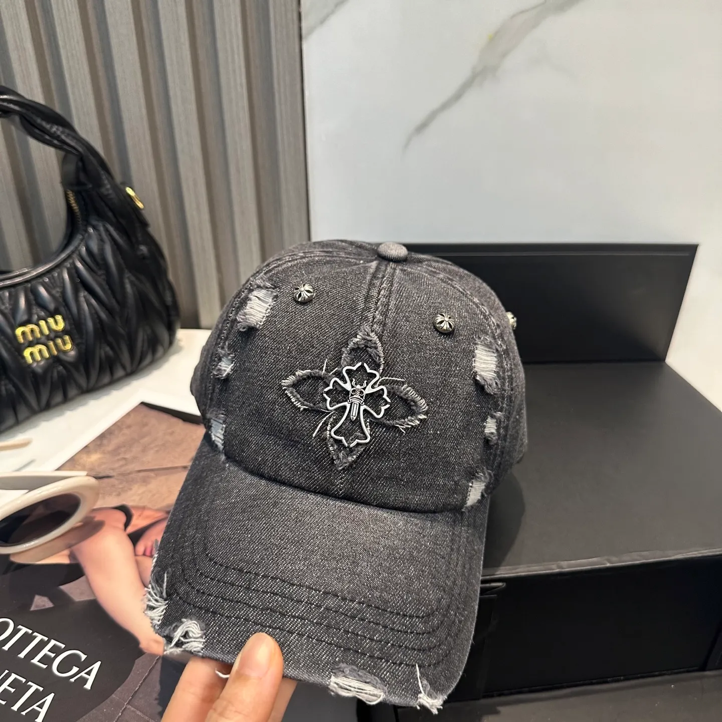 P70 Crow Heart 🆕🆕25 new washed denim baseball cap, personalized fashion classic cross logo, casual with a cool feeling, unisex style, same style for men and women! Very easy to match! Head circumference: 56-58cm is available